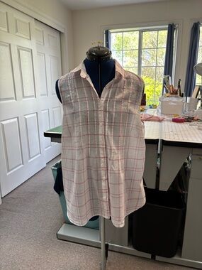 Cabi very lightweight cotton, sleeveless button-down top, women’s XL